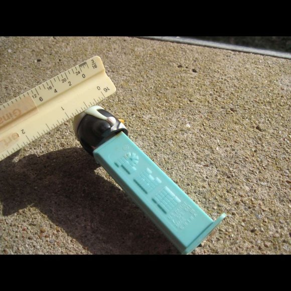 Penguin PEZ Candy Dispenser Light Blue Toboggin Hat Preowned Dirty Collectible - Picture 10 of 10